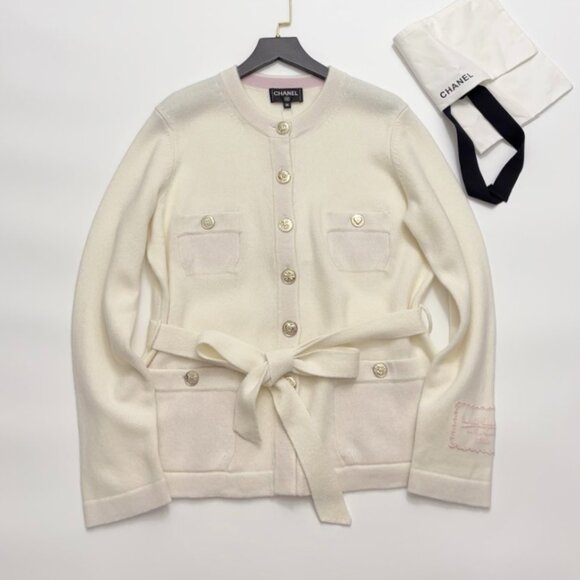 CHANEL Off-White Multi-Pocket Tie-Front Knit Cardigan: A timelessly elegant Fren - Picture 1 of 13
